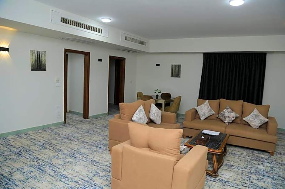 Elminya Compound