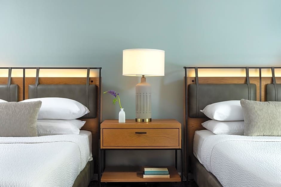 Meadowbrook Inn