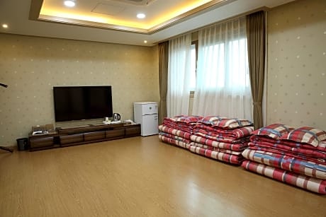 Korean-Style Family Room