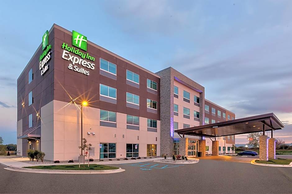 Holiday Inn Express & Suites Cedar Springs  Grand Rapids N By IHG