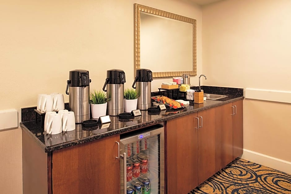 DoubleTree by Hilton Hotel Tampa Airport-Westshore