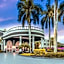 La Quinta Inn & Suites by Wyndham Naples Downtown