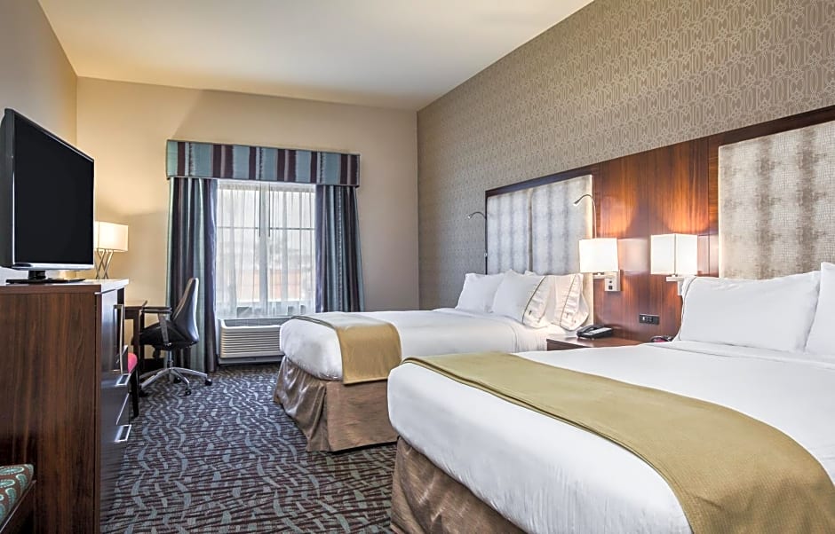 Holiday Inn Express & Suites Eureka, an IHG Hotel