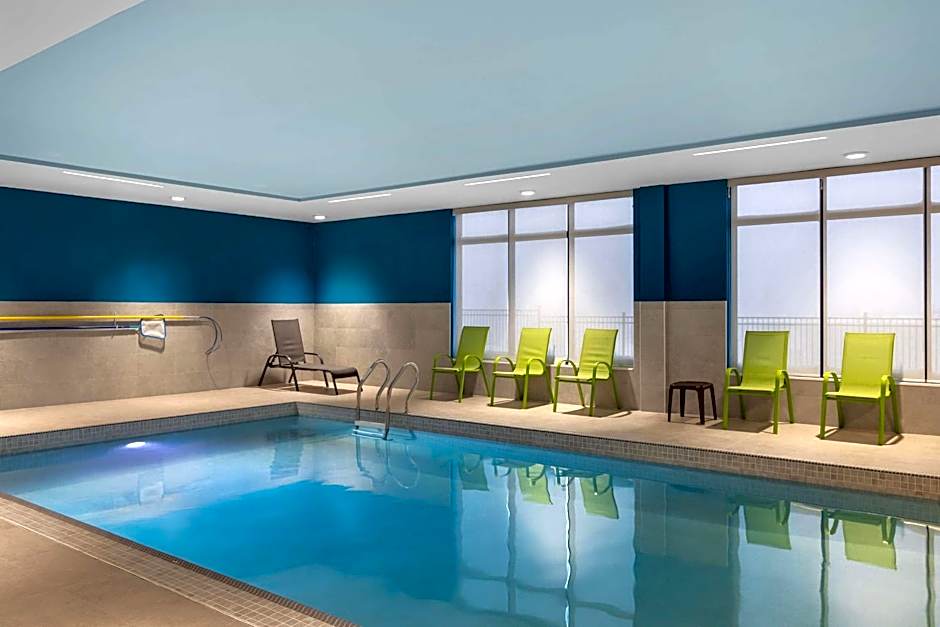 Hampton Inn & Suites Orangeville, ON