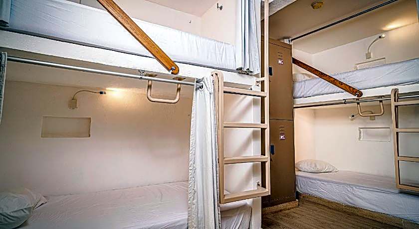 Nomads Party Hotel & Hostel