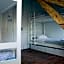 WW Hostel & Suites