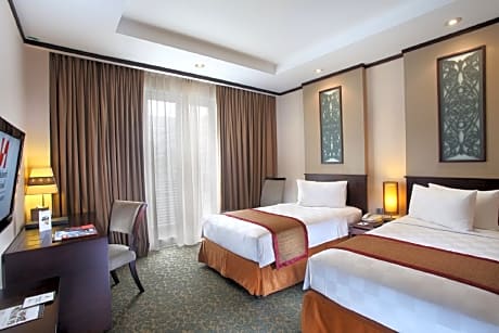 Deluxe Twin Pool View