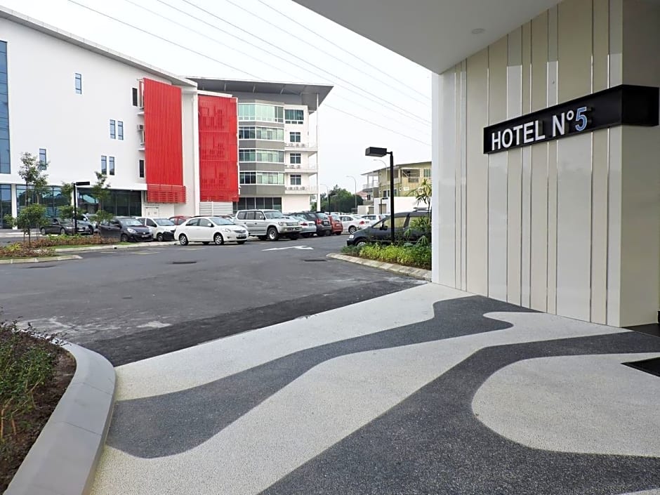 Hotel No.5