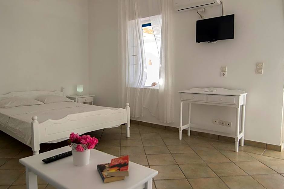 Armadoros Hotel / Ios Backpackers