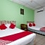 OYO 850 Gold Star Hotel