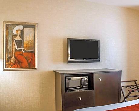 Comfort Suites Edinboro