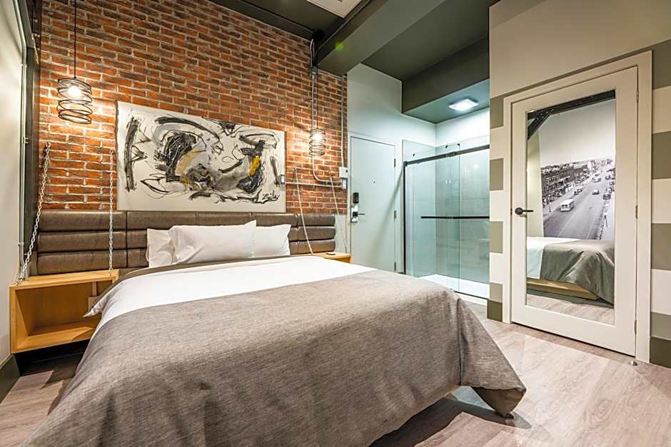 La Suite Hotel
