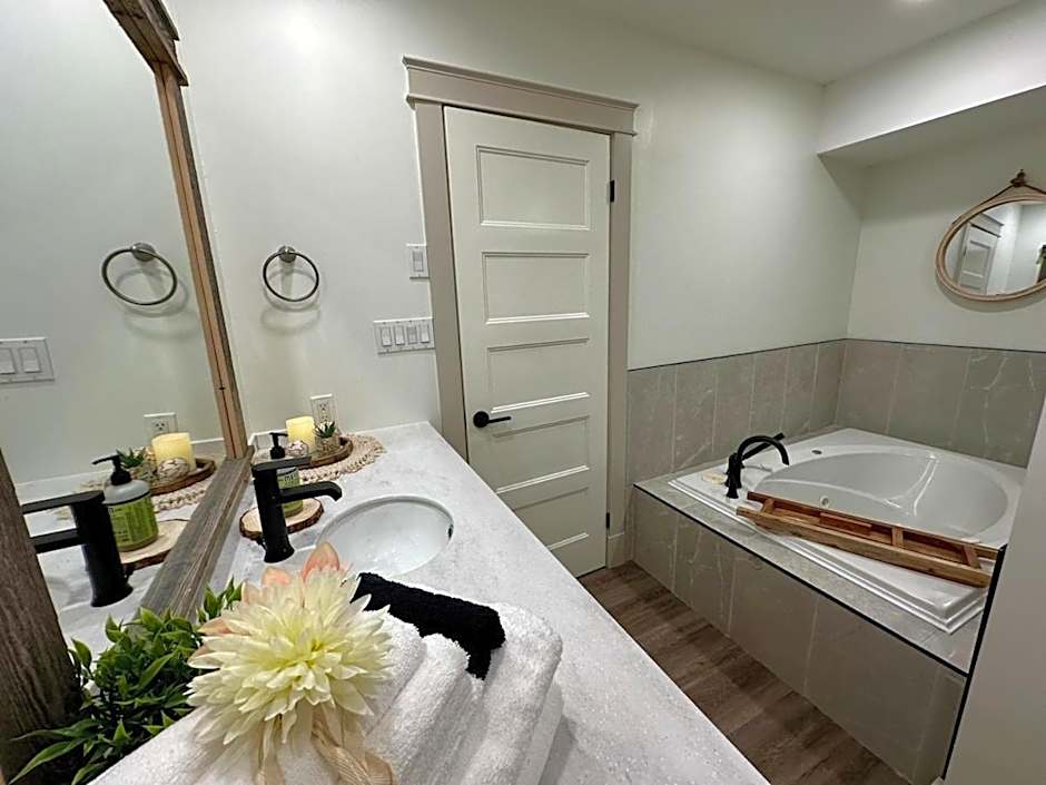 Beautiful tranquil centrally located condo