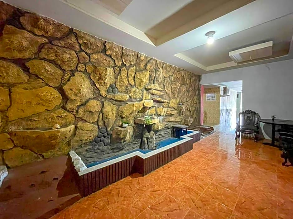 RedDoorz near Poso City Mall