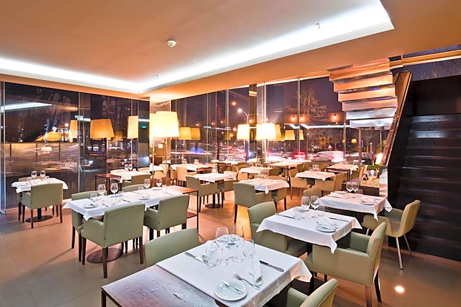 Golden Tulip São João da Madeira Hotel