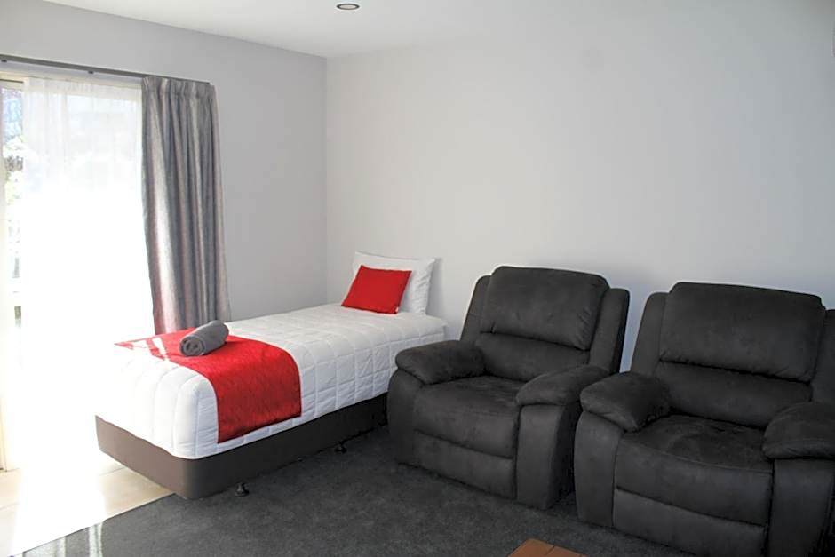 Birchwood Manor Motel