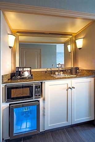 Premier King Room with Spa Bath and Bay View