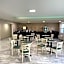 La Quinta Inn & Suites by Wyndham Indianapolis Airport Lynhurst