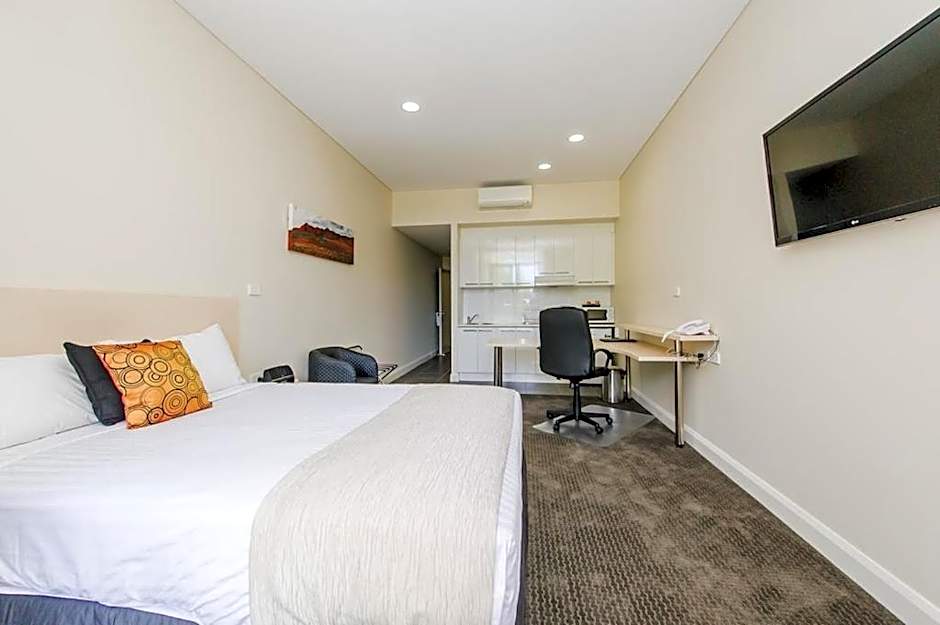 Belconnen Way Hotel & Serviced Apartments