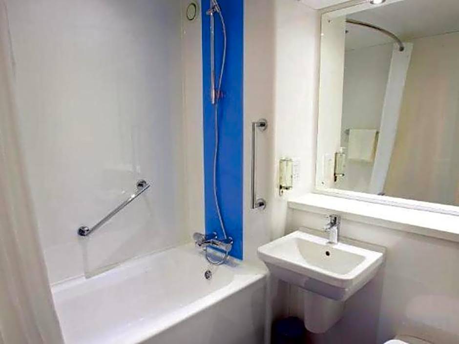 Travelodge Newcastle Whitemare Pool