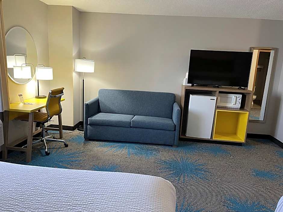 Days Inn by Wyndham Colby