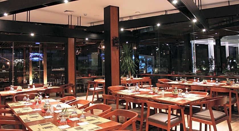 Ra Premiere Simatupang