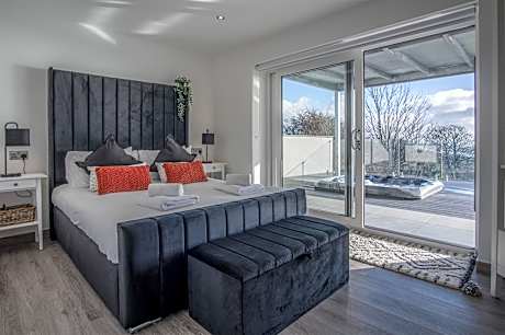 Sunrise  - 5 Bedroom Luxurious Holiday Home - Pendine