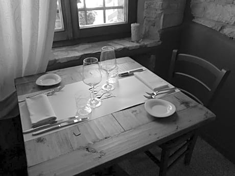 1883 Restaurant & Rooms