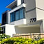 Whitehorse Apartments Hotel