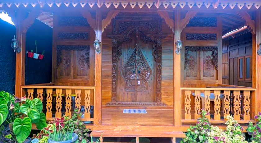 RedDoorz Syariah near Terminal Mendolo Wonosobo 2