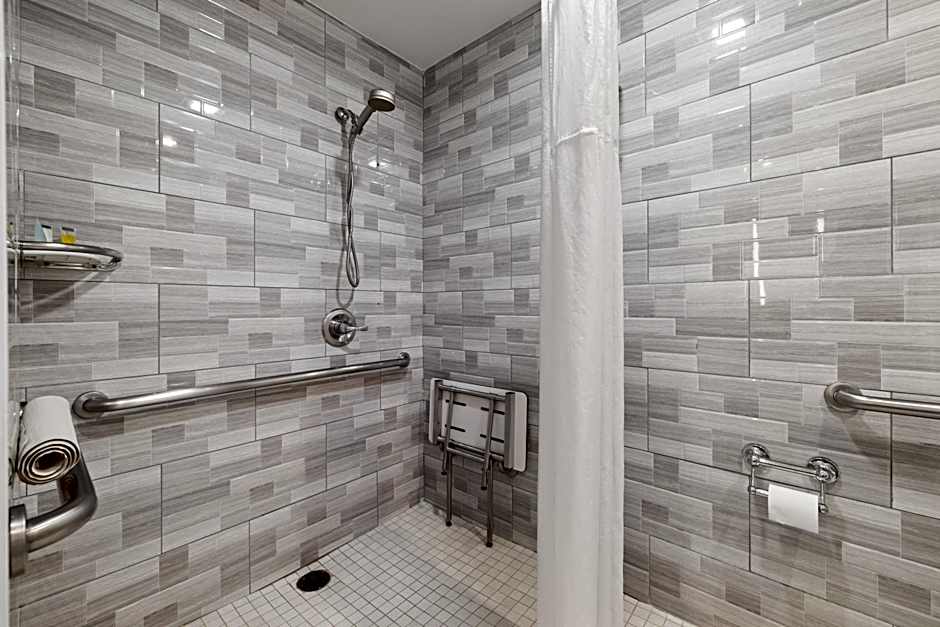 Hotel Skye San Francisco Airport SFO FREE SHUTTLE!