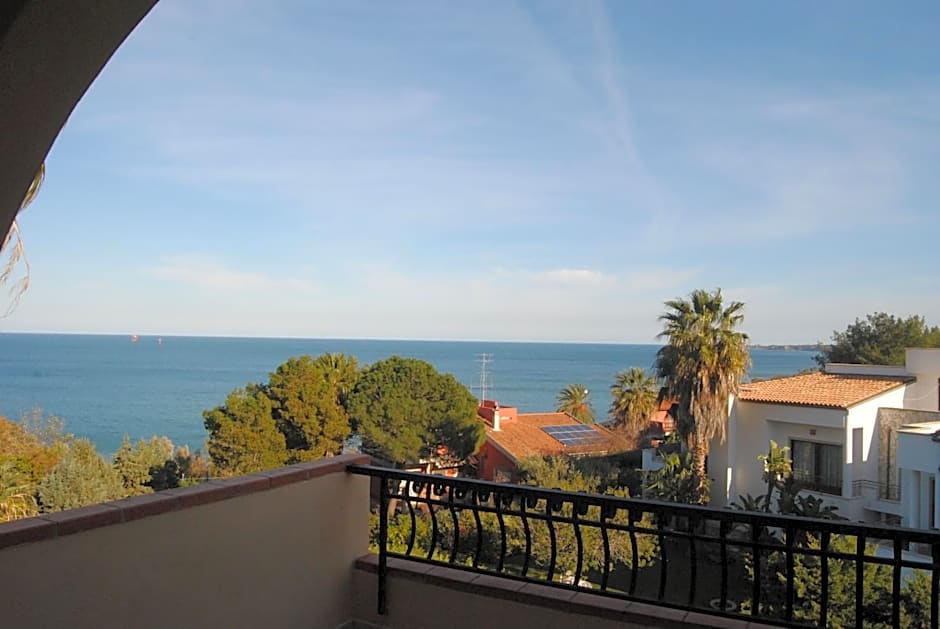 Helios Hotel