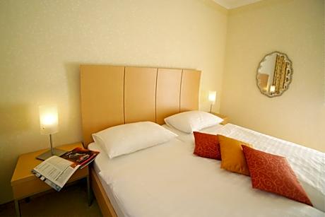 Large One-Bedroom Apartment