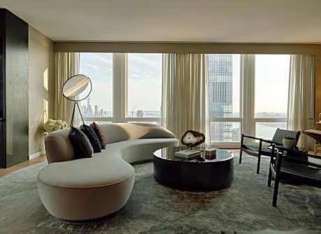 EQX Skyline View One Bedroom Corner Suite, 1 King Bed