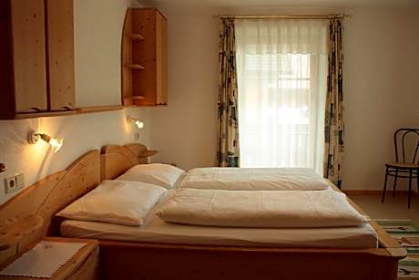 Two-Bedroom Apartment (6 Adults)