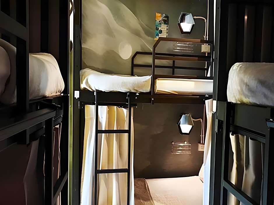 Beehive Phuket Oldtown Hostel