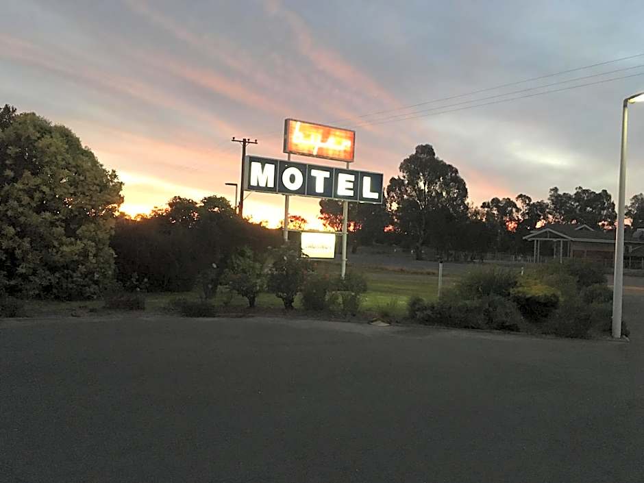 Byer Fountain Motor Inn
