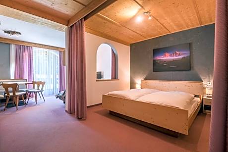 Superior One-Bedroom Apartment with Balcony