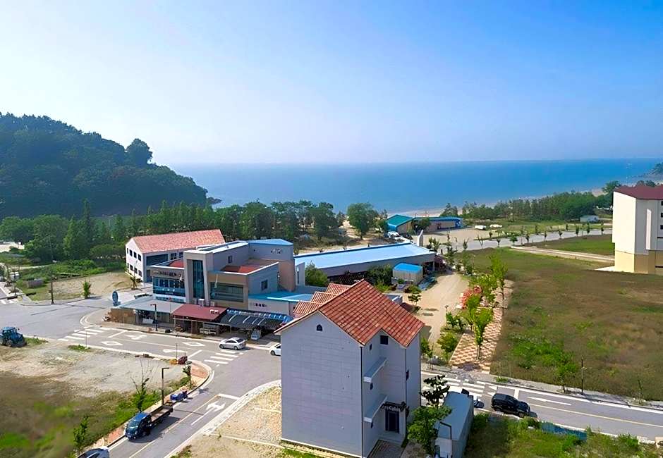 CozyCove Boutique Hotel