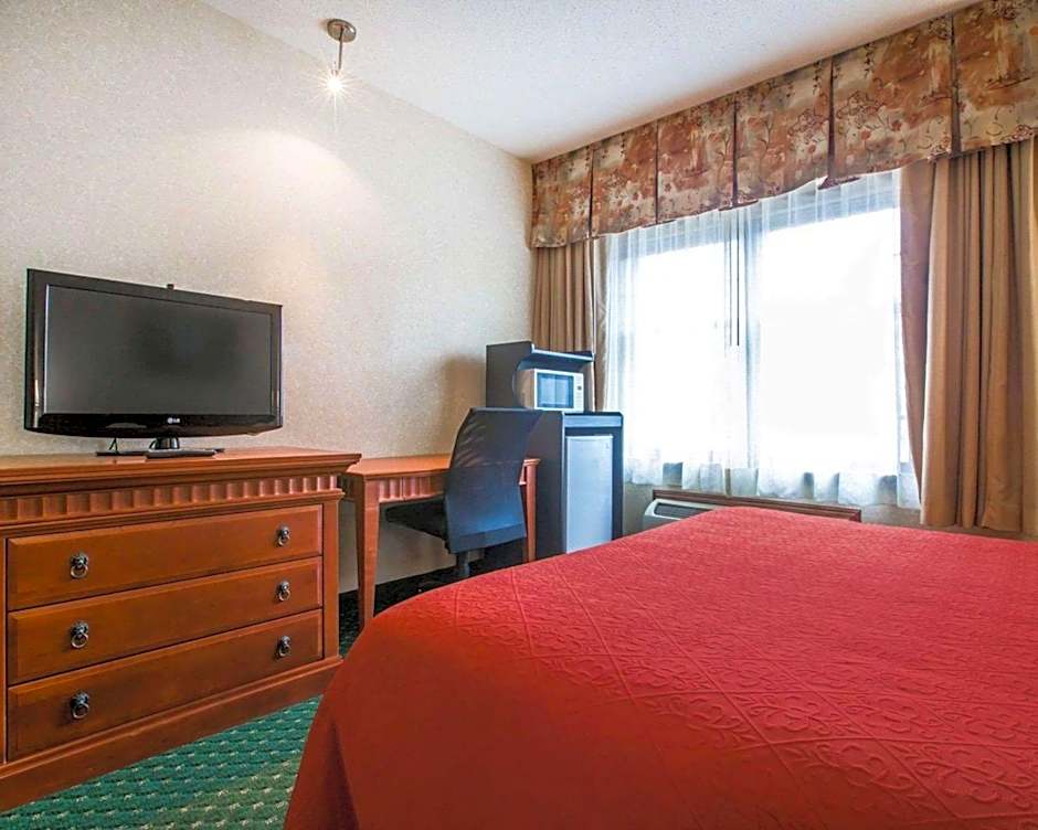 Econo Lodge Glens Falls / Lake George