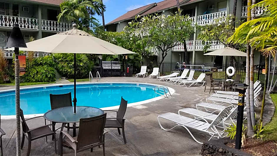 Kona Islander Inn - Prime Downtown Location with Hot Tub, Pool & Beach