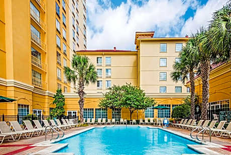 La Quinta Inn & Suites by Wyndham San Antonio Riverwalk