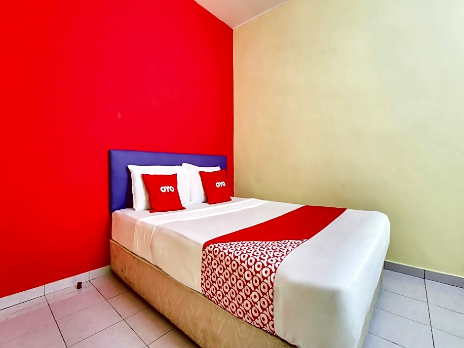 OYO 89615 T Family Hotel