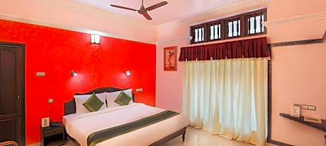 Deluxe Non- Air Conditioning Room