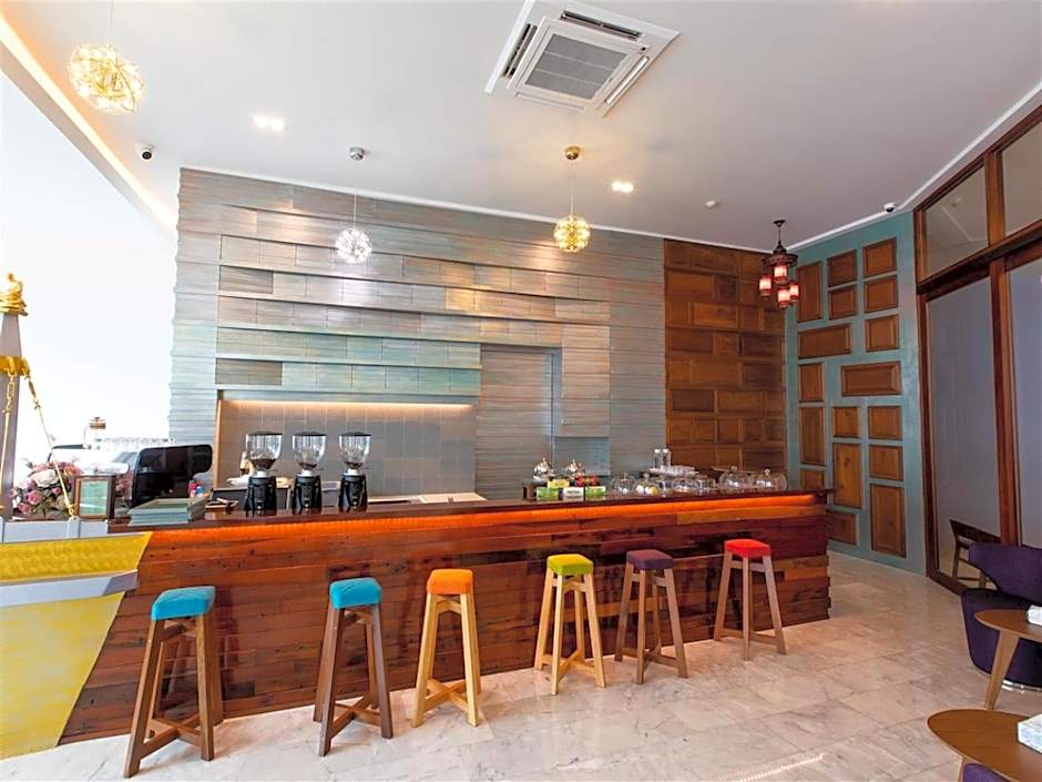 โรงแรมโกลว์ รัตนา เพลส