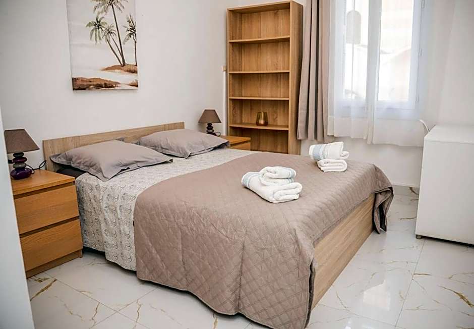 Charmant 4 pièces - Cour privative - Port de Nice