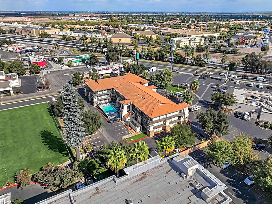 Hillstone Inn Tulare, an Ascend Collection Hotel
