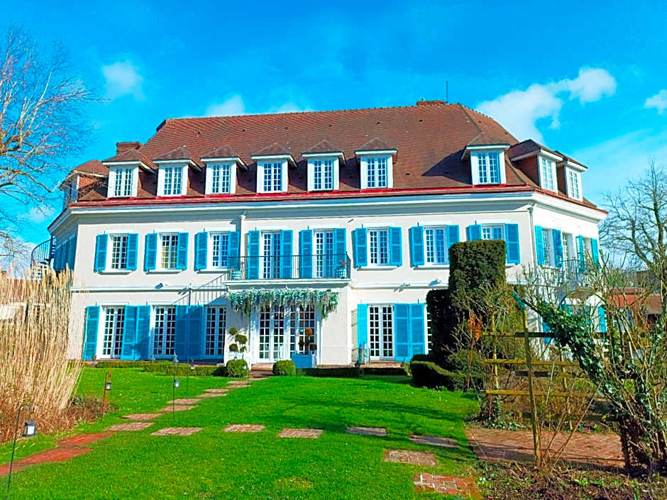 Chateau De Montreuil