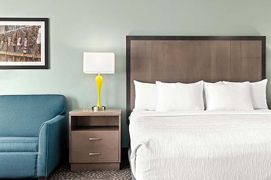 La Quinta Inn & Suites by Wyndham Newport