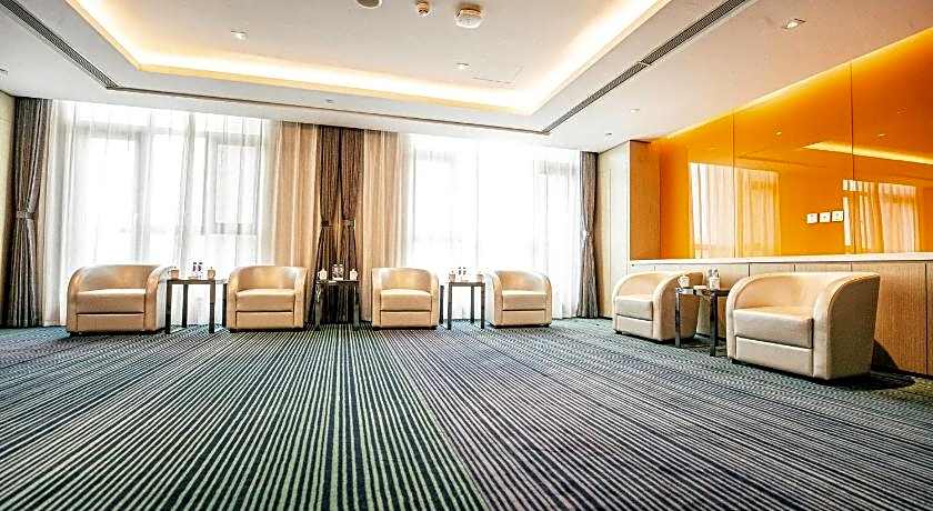 Holiday Inn Express Yingkou Onelong Plaza By IHG